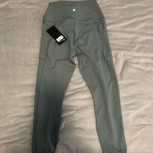 90 degree flex for it leggings, size medium, never worn, tags still in place